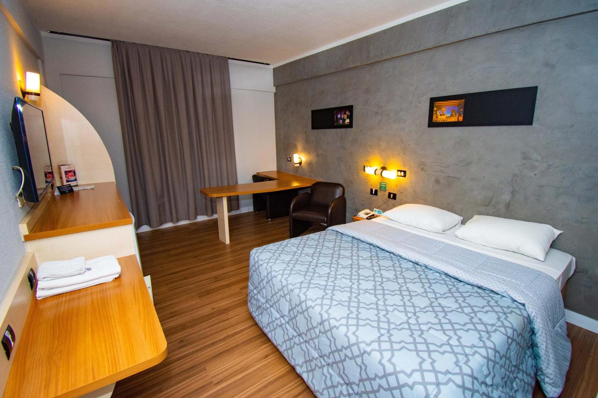 Hotel H+