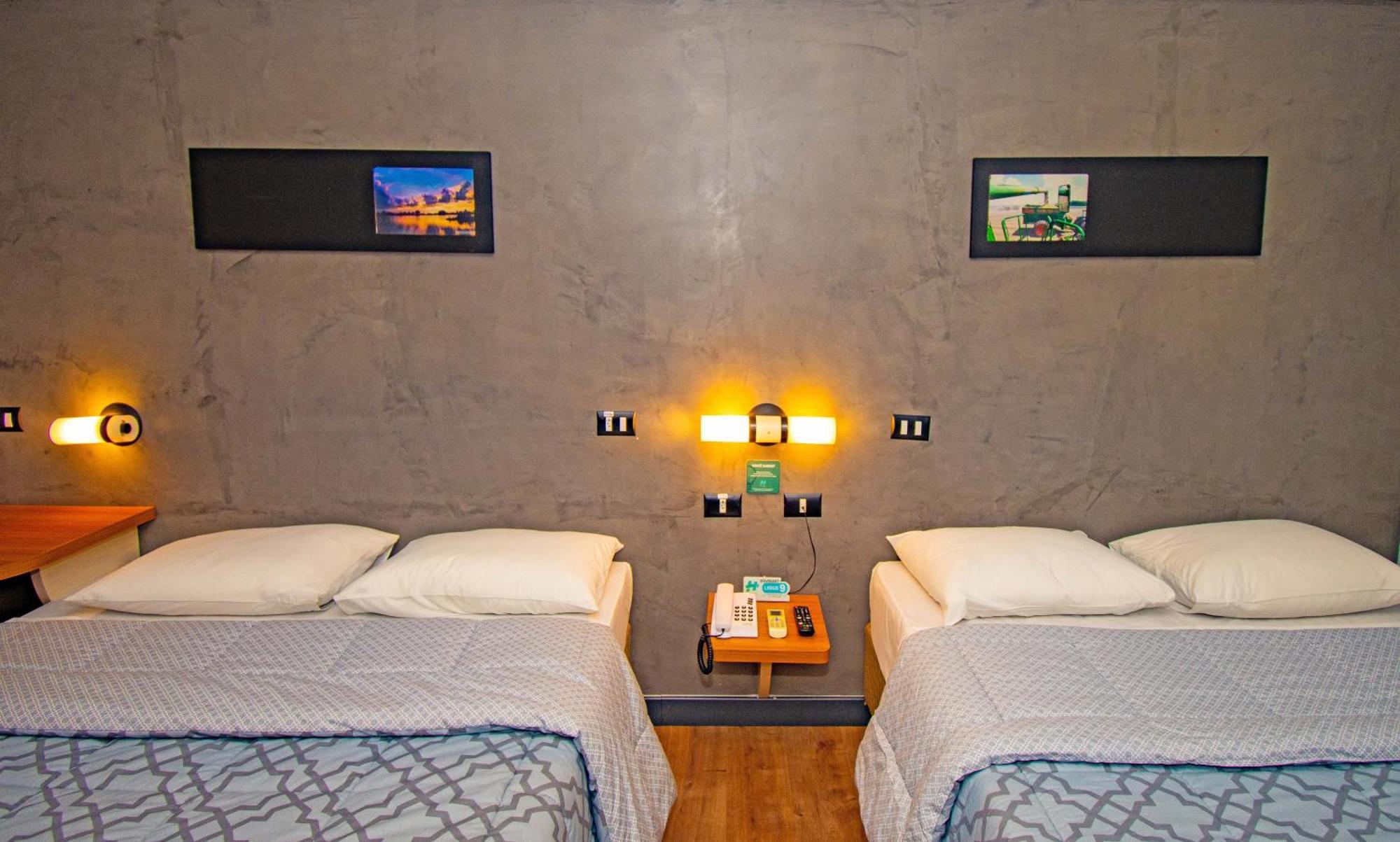 Hotel H+