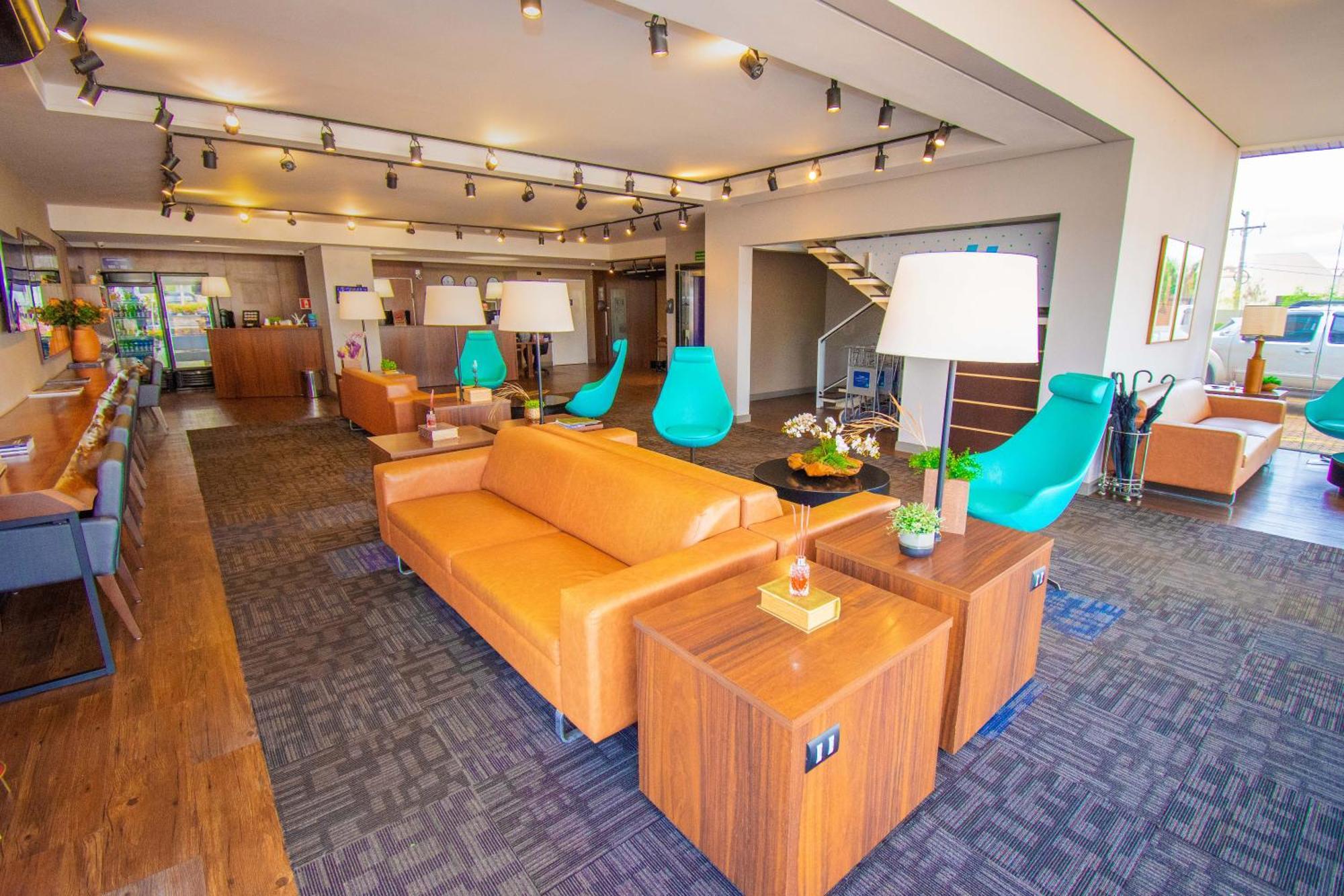 Hotel H+